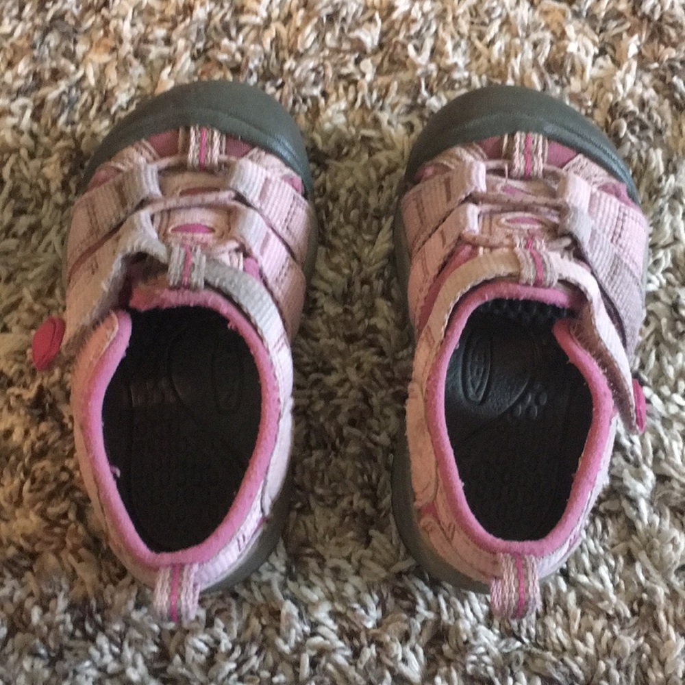 Toddler keeps size 5